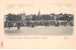 NIORT - La Place De La Brêche - Manoeuvres Des Pompes à Incendie - Très Bon état - Niort