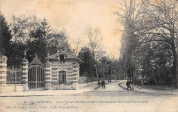 LE VESINET - Avenue Des Ecoles Et Etablissements Hydrothérapiques - Très Bon état - Le Vésinet