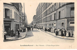 LEVALLOIS PERRET - Rue Valentin - L'Usine Roger Gallet - Très Bon état - Levallois Perret