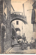 MENTON - Une Rue De La Vieille Ville - Très Bon état - Menton