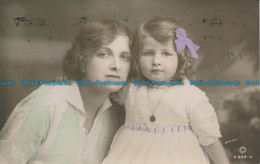 R045689 Old Postcard. Woman With Daughter. Rotary. RP. 1914 - World