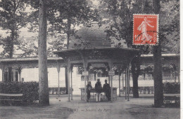 03. VICHY. CPA.  SOURCE DU PARC . ANNEE 1911 + TEXTE - Vichy