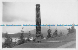 R044634 Old Postcard. Monument Near The River. B. Hopkins - World