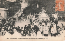 LOURDES - LA GROTTE AVANT LE DEPART DE LA PROCESSION - Lourdes