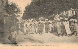 Barbentane Promenade Apres Les Vepres Sur Le Cours - Altri & Non Classificati