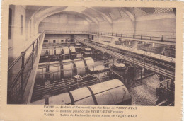 03. VICHY. CPA.  LES ATELIERS D'EMBOUTEILLAGE DES EAUX DE VICHY ETAT - Vichy