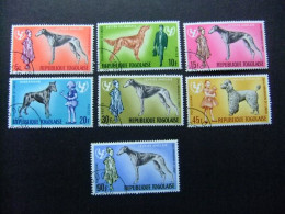 55 TOGO 1967 / UNICEF - PERROS Y VESTIDOS REGIONALES / YVERT 520 / 24 PA 65 / 66 FU - Cani