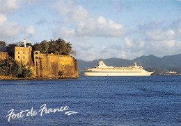 97  MARTINIQUE Fort De France Un Paquebot   (Scan R/V) N°   2   \PB1108 - Fort De France