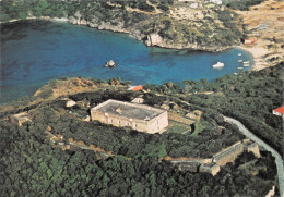 97 Guadeloupe LES-SAINTES  Terre-de-Haut    Fort-Napoléon       (Scan R/V) N°   7   \PB1111 - Pointe A Pitre