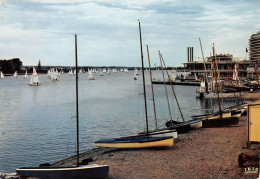 03 VICHY  Régate Yacht Club école De Voile Et La Rotonde    (Scan R/V) N°   6   \PB1127 - Vichy