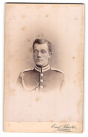 Fotografie Emil Schröter, Potsdam, Soldat Mit Schützenschnnur Im Portrait  - Anonyme Personen