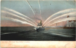 New York - Fire Boat New Yorker In Action - Autres & Non Classés