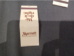 USA . Petite Boîte Aĺlumettes "   Marriott Hotel "   -    Net  1 - Cajas De Cerillas (fósforos)