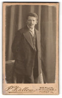 Fotografie P. Zallow, Berlin-Rixdorf, Portrait Eleganter Herr Mit Krawatte Und Schnurrbart  - Anonymous Persons