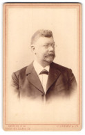 Fotografie C. Grimm & Co., Berlin, Portrait Stattlicher Herr Mit Brille Und Vollbart  - Persone Anonimi