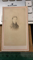 Real Photo CDV Vers 1870 Photo D'une Femme élégante - Blanc Gaillac Tarn (81) - Alte (vor 1900)