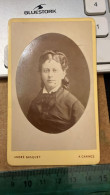 Real Photo CDV Vers 1870 Photo D'une Femme élégante - Andre Gasquet Cannes 06 - Oud (voor 1900)