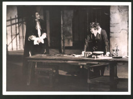 Fotografie Szenenbild Aus Theaterstück Das Fräulein Von S...  - Famous People