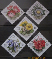 RUSSIA ~ 1981 ~ S.G. NUMBERS 5129 - 5133, ~ FLOWERS. ~ MNH #03616 - Unused Stamps