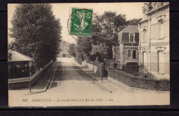 Deauville - Le Grand Hotel Et La Rue Des Villas - Deauville