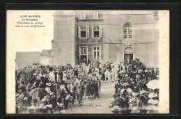 CPA Alise-Sainte-Reine, La Procession, Formation Du Cortège Dans La Cour De L`Hospice  - Other & Unclassified