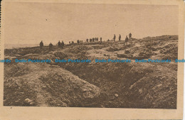 R048760 Old Postcard. People Near The Sea - World