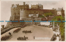 R048272 Edinburgh Castle. Changing The Guard. RP - Monde