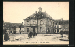 CPA Plancoet, La Place Et La Mairie  - Plancoët