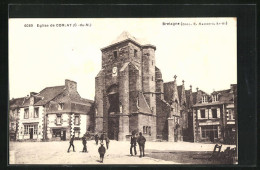 CPA Corlay / Bretagne, L'Église Avec Fussgängern  - Other & Unclassified