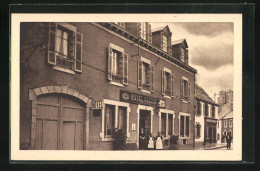 CPA Landivisiau, L`Hôtel Guilliou, Rue Saint-Guénal  - Landivisiau