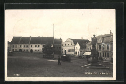 AK Jemnice, Platz Mit Hotel & Denkmal  - Tchéquie