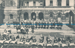 R048658 Horse Guards Changing Guard. London. Valentine - Sonstige & Ohne Zuordnung