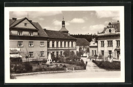 AK Uvaly, Obecna Skola A Pomnik Padlym Ve Svetove Valce  - Czech Republic