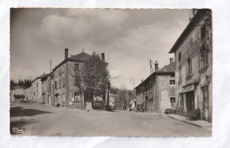 LE CERGNE  DANS LA LOIRE BOURG ET ROUTE DE LA BUCHE    CPA  CIRCULEE - Sonstige & Ohne Zuordnung