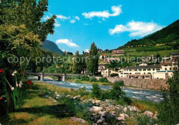 73127564 Lana Meran Uferpartie Am Fluss Blick Auf Schloss Braunsberg Lana Meran - Sonstige & Ohne Zuordnung