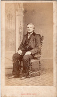 Photo CDV D'un Homme   élégant Posant Dans Un Studio Photo A  Dieppe - Antiche (ante 1900)