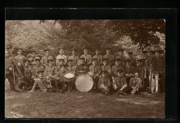 AK Musiker In Uniform Mit Saxophon, Kontrabass Und Trommel  - Musik Und Musikanten