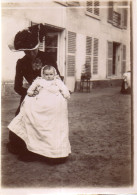 Photographie Photo Vintage Snapshot Bébé Maman Mode Chapeau - Persone Anonimi