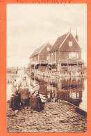 05901 / Eiland MARKEN Noord-Holland Meisje Uit Marken Aan De Gracht 1920s Edition F.B Den Boer Middelburg 102 - Marken