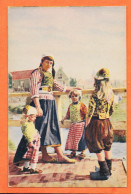 05897 / Meisjes Van MARKEN Island In Traditionele Klederdracht Noord-Holland Nederland Niederlande Pays-Bas - Marken