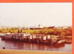 05852 / LENINGRAD ЛЕНИНГРАД CCCP Union Soviétique Barge Dépôt Pétrolier Flottant Entrée Port Aout 1972 Photo 13,5x10cm - Russland