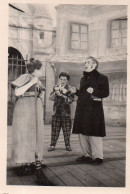 Photographie Photo Vintage Snapshot Théâtre Décors Chanson D'amour - Other & Unclassified