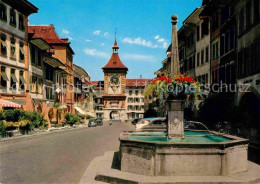 12786606 Morat Murten Hauptstrasse Mit Tor Und Brunnen Murten - Autres & Non Classés