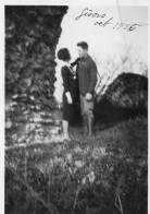 Photographie Photo Vintage Snapshot Gisors Couple - Personnes Anonymes