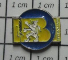 810E Pin's Pins / Beau Et Rare / MARQUES / BATTAILLE LION HERALDIQUE BLANC - Merken