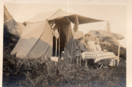 Photographie Photo Vintage Snapshot Camping Tente Pic Nic - Otros & Sin Clasificación