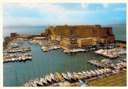 Naples - Château D'ell'ovo Et Petit Port De Santa Lucia - Napoli