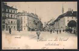 AK Fribourg, Strassenpartie Mit Passanten Und Hotel Ou Faucon  - Fribourg