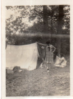 Photographie Photo Vintage Snapshot Camping Tente Mode Femme - Sonstige & Ohne Zuordnung