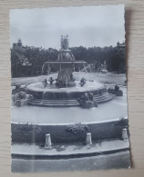 La Cité Du Roi René. La Grande Fontaine Sur La Rotonde - Aix En Provence